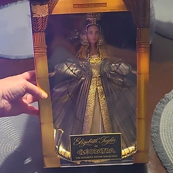 Elizabeth Taylor in Cleopatra Barbie Sealed New in box never opened 1999 Mattel! - Picture 2 of 11